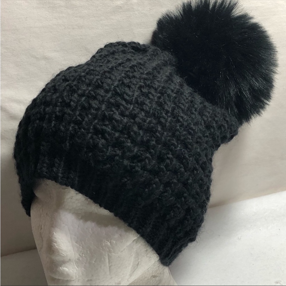 KYI KYI NWT Fox Fur PomPom Knit Waffle Weave Beanie
